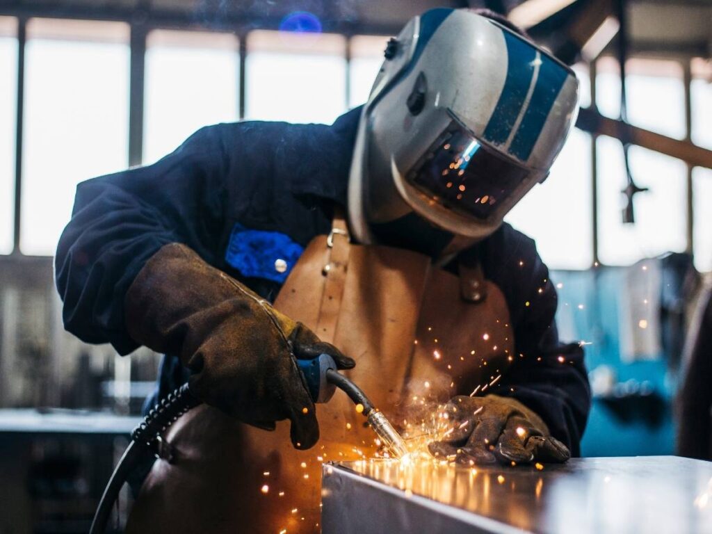 Ropa de Soldar: La Protección Esencial para Trabajos de Riesgo